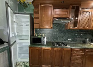 Сдается трехкомнатная квартира, 80 м2, Выкса, улица Красные Зори, 33