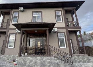 Сдаю в аренду 2-ком. квартиру, 60 м2, Крым, Луговая улица, 6/2