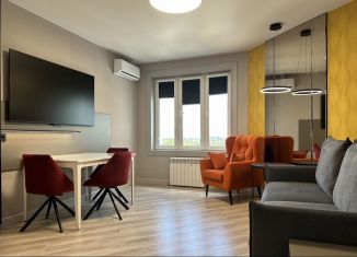 Продаю 1-ком. квартиру, 54 м2, Смоленск, улица Александра Степанова, 3