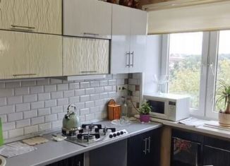 Продается четырехкомнатная квартира, 60.8 м2, Алексин, улица 50 лет Октября, 12