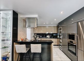 Продам 3-комнатную квартиру, 97 м2, Киров, Солнечная улица, 16