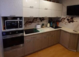 Продается трехкомнатная квартира, 37.3 м2, Тобольск, 6-й микрорайон, 37