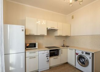 Сдается в аренду однокомнатная квартира, 39 м2, Санкт-Петербург, улица Адмирала Трибуца, 10, Красносельский район