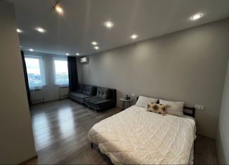 Сдам 1-комнатную квартиру, 48 м2, Казань, улица Адоратского, 1Б