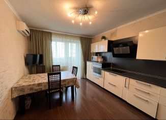 Сдам в аренду 1-комнатную квартиру, 55 м2, Казань, улица Серова, 22/24