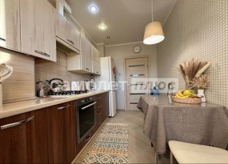 Продаю 2-ком. квартиру, 55.5 м2, Октябрьский, проспект Ленина, 33