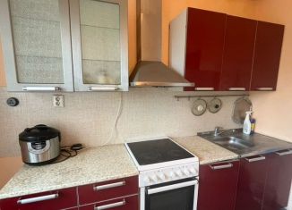 Продаю четырехкомнатную квартиру, 80 м2, Старый Оскол, микрорайон Олимпийский, 7