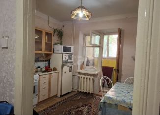 Продам 2-ком. квартиру, 56 м2, Кумертау, улица Мажита Гафури, 6