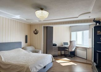 Продается 3-комнатная квартира, 91.2 м2, Киров, Комсомольская улица, 8