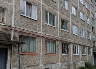 Продается однокомнатная квартира, 14 м2, Ревда, улица Советских Космонавтов, 1