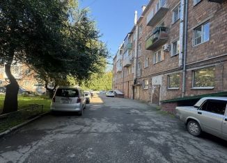 Продается 1-комнатная квартира, 32 м2, Абакан, улица Пушкина, 118