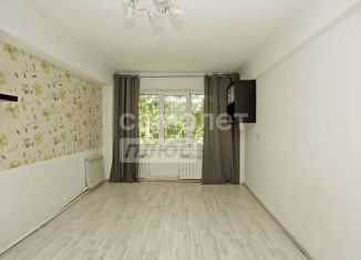 Продаю двухкомнатную квартиру, 43.2 м2, Омская область, Магистральная улица, 82А