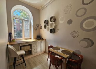 2-ком. квартира в аренду, 63.3 м2, Санкт-Петербург, 4-я линия Васильевского острова, 45