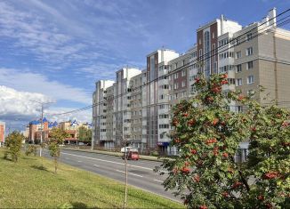 Продается 2-ком. квартира, 65 м2, Чебоксары, улица Пирогова, 1к1