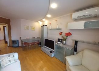 Сдам в аренду 3-комнатную квартиру, 88 м2, Калуга, улица Плеханова, 96