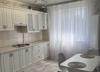 Сдам 1-комнатную квартиру, 38 м2, Майкоп, улица Свободы, 421