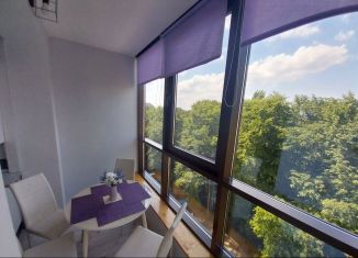 Сдаю в аренду однокомнатную квартиру, 40 м2, Калининград, Малый переулок, 3