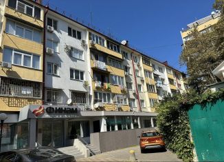 Продажа 2-комнатной квартиры, 60.9 м2, Сочи, улица Островского, 37, микрорайон Центральный