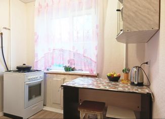 Продаю 1-ком. квартиру, 31.3 м2, Челябинск, улица 8 Марта, 16