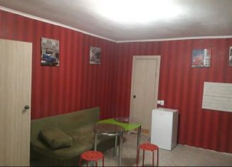 Сдам в аренду 2-ком. квартиру, 50 м2, Керчь, улица Щорса, 24