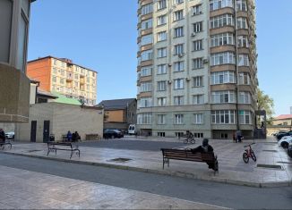 Продам 3-комнатную квартиру, 108 м2, Махачкала, Сергокалинская улица, 15