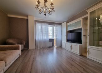 Трехкомнатная квартира в аренду, 90 м2, Тольятти, улица Баныкина, 21