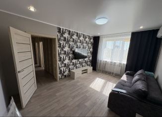 Сдаю 2-ком. квартиру, 45 м2, Балашов, улица Строителей, 6Б