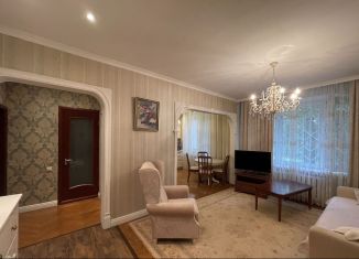 Сдается двухкомнатная квартира, 56.7 м2, Москва, улица Академика Комарова, 14, метро Фонвизинская