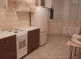 Сдаю 2-ком. квартиру, 60 м2, Махачкала, проспект Насрутдинова, 65