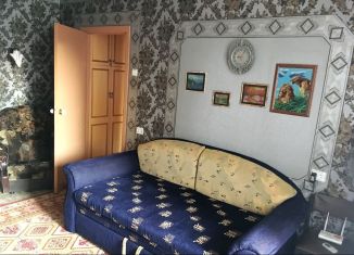 Сдам в аренду 2-ком. квартиру, 50 м2, Керчь, Майский переулок, 7