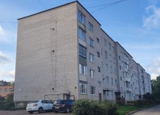 Продам 1-комнатную квартиру, 32 м2, городской посёлок Кузнечное, улица Гагарина, 6