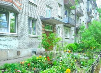 Продам 3-комнатную квартиру, 56 м2, Санкт-Петербург, улица Нахимова, 8к3, Василеостровский район