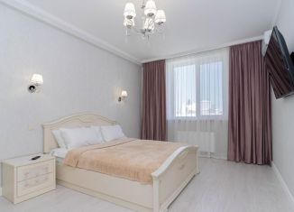 Сдается в аренду двухкомнатная квартира, 63 м2, Симферополь, улица Батурина, 113, Центральный район