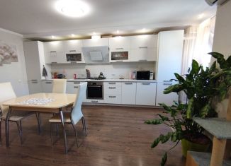 Продам трехкомнатную квартиру, 93 м2, Ставропольский край, улица Ленина, 202