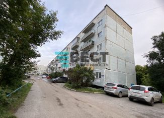 Продается 2-ком. квартира, 52 м2, Кемеровская область, улица Суворова, 12А