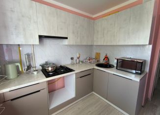 Продам 2-ком. квартиру, 50 м2, Оренбург, улица Джангильдина, 10