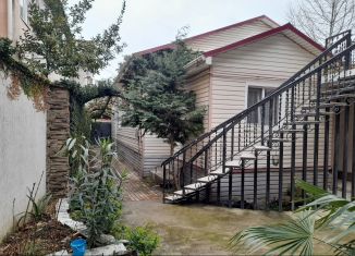 Сдам в аренду 3-комнатную квартиру, 50 м2, Сочи, Гвардейская улица, 27