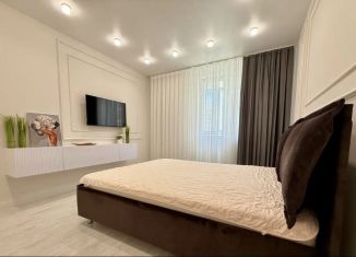 Сдаю 1-комнатную квартиру, 52 м2, Казань, улица Адоратского, 1Б