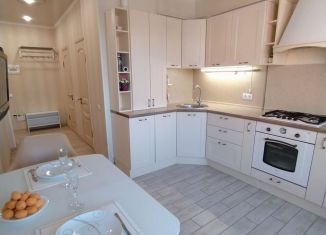 Сдается в аренду 1-ком. квартира, 40 м2, посёлок городского типа Яблоновский, улица Гагарина, 159лит1