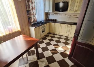 Сдаю 2-комнатную квартиру, 60 м2, Сочи, Учительская улица, 24/7