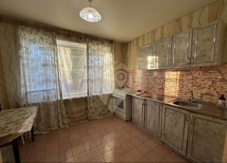 Продам 1-комнатную квартиру, 40 м2, Старый Оскол, микрорайон Макаренко, 12