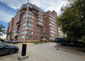 Продаю 3-ком. квартиру, 76 м2, Омская область, Космический проспект, 20к7