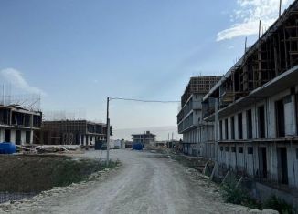 Продам 2-ком. квартиру, 67.9 м2, Махачкала, проспект Насрутдинова, 162