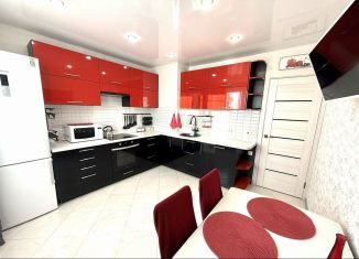 Сдается 2-ком. квартира, 50 м2, Тихвин, улица Ярослава Иванова, 1, ЖК Солнечный