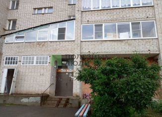 Продажа 3-ком. квартиры, 60 м2, Глазов, Сибирская улица, 37