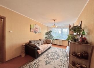 Продам 2-ком. квартиру, 52.4 м2, Кириши, улица Декабристов Бестужевых, 17