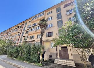 Продам 1-комнатную квартиру, 32 м2, Сочи, улица 20 Горнострелковой дивизии, 2, микрорайон Бытха