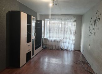 Продаю двухкомнатную квартиру, 43 м2, Кыштым, улица Интернационала, 95А