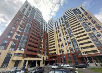 Продаю двухкомнатную квартиру, 67 м2, Татарстан, улица Белые Росы, 15