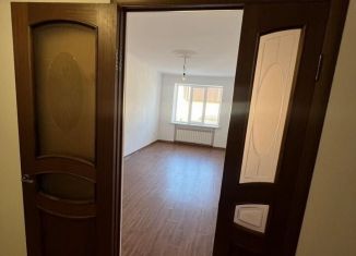 Сдаю 1-комнатную квартиру, 55 м2, Махачкала, улица Кулиева, 5